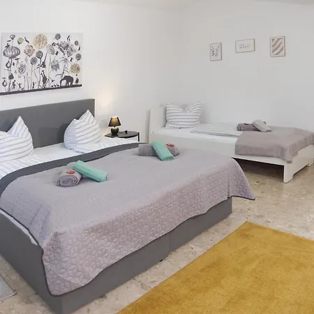 Bohnapartments Elisa - Wohlfuehlapartment Mit 2 Gratis Parkplaetzen Und 3 Schlafzimmern - Wlan - Vollausstattung Erfurt Zewnętrze zdjęcie