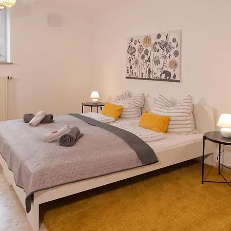 Bohnapartments Elisa - Wohlfuehlapartment Mit 2 Gratis Parkplaetzen Und 3 Schlafzimmern - Wlan - Vollausstattung Erfurt Zewnętrze zdjęcie