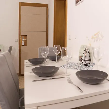 Bohnapartments Elisa - Wohlfuehlapartment Mit 2 Gratis Parkplaetzen Und 3 Schlafzimmern - Wlan - Vollausstattung Erfurt Zewnętrze zdjęcie